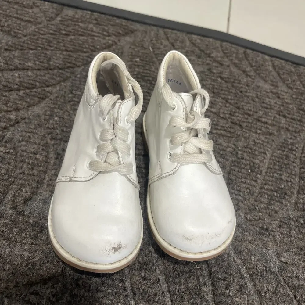 Taps By Kinder Leather Shoes Size 5.5